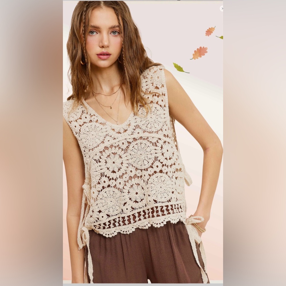 LA MIEL Cream Crochet Crop Top